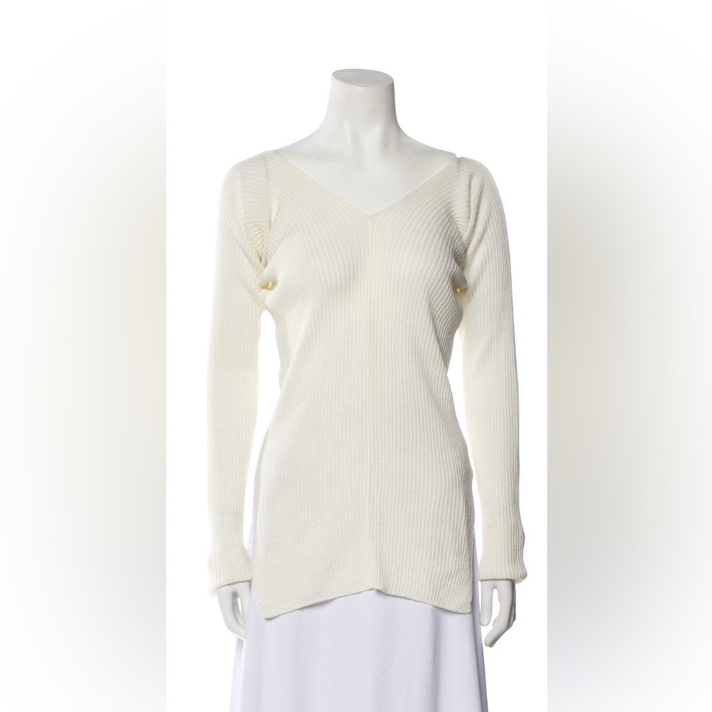 Low Classic Elegant Cream V-Neck Women's Sweater